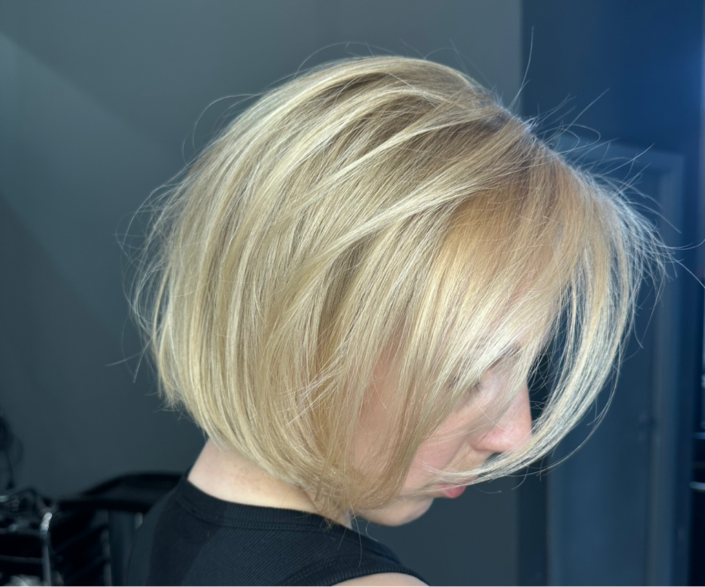 Сложное окрашивание(с осветлением и тонированием)
-милирование
-airtouch
-шатуш
Волосы до плеча