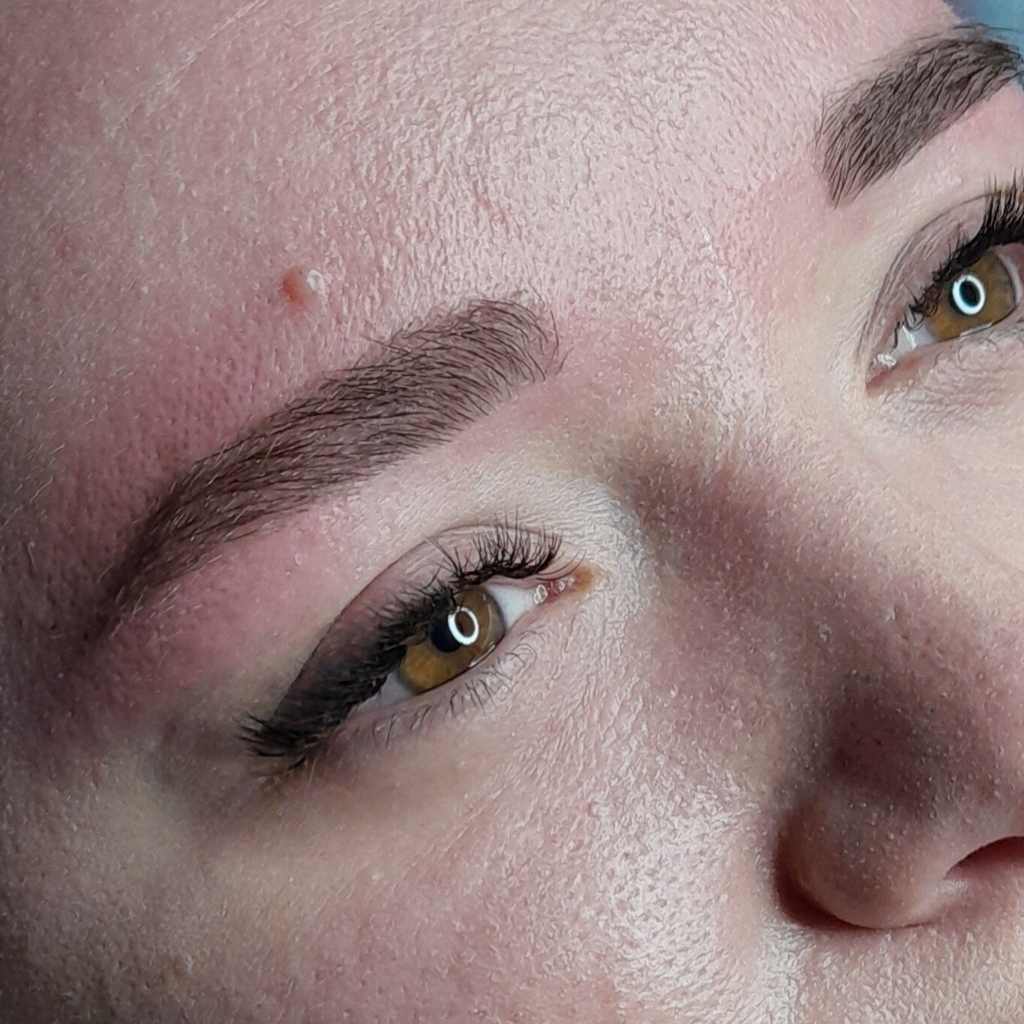 Окрашивание + коррекция бровей