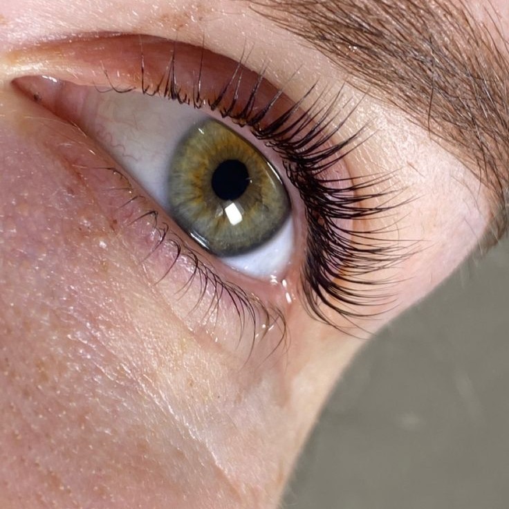 Окрашивание  нижних ресниц