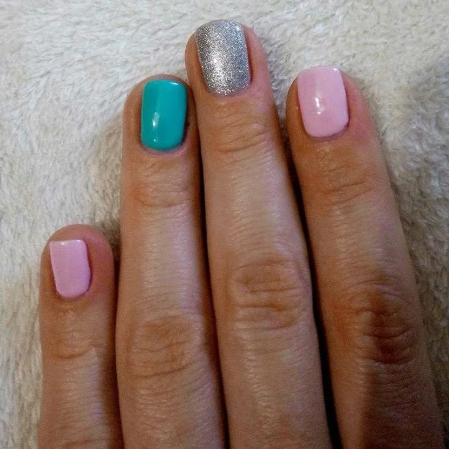 Маникюр+гель-лак средние,короткие ногти(Входит:покрытие.Не входит:снятие, выравнивание, ремонт,наращивание,дизайн