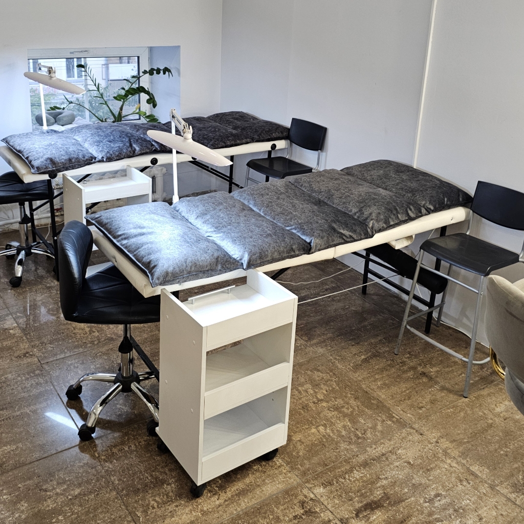 1 Кушетка (слева, у окна). 3 часа