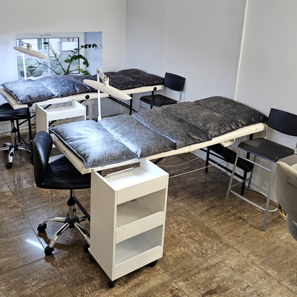 1 Кушетка (слева, у окна). 2 часа