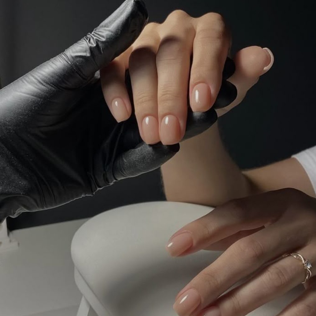 Снятие гель-лака
 + маникюр классический