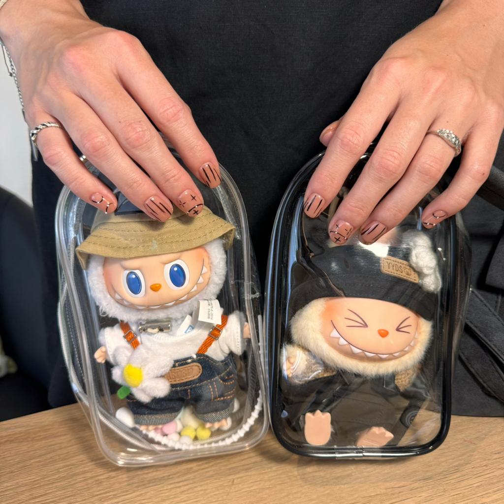 Maniküre mit Schellack und Design