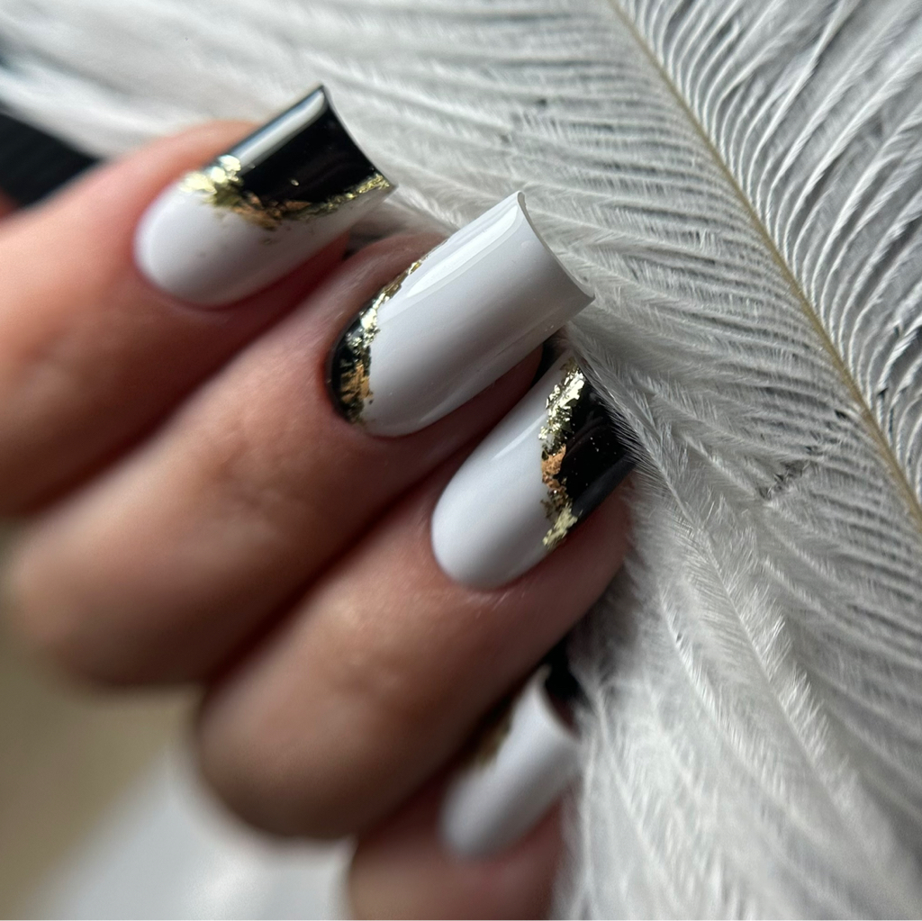 Коррекция нарощенных ногтей