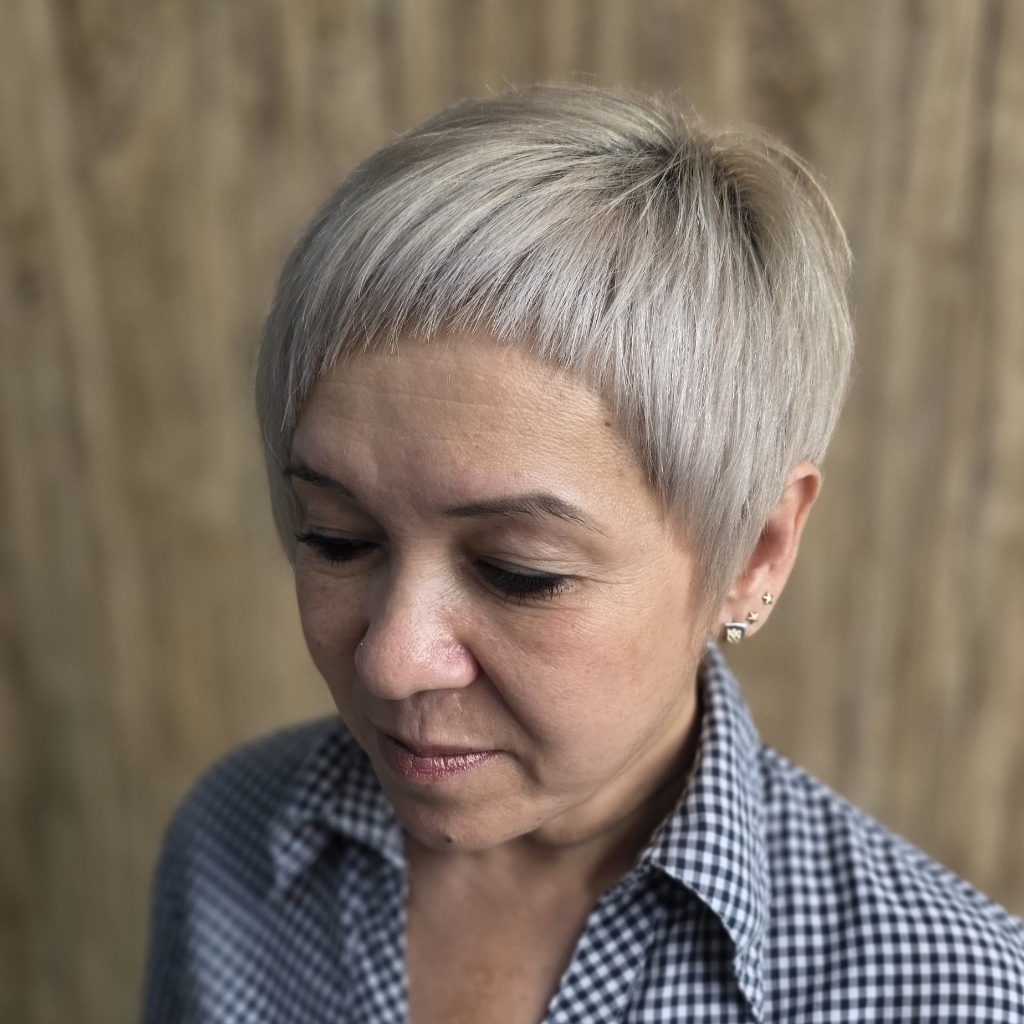 Короткая стрижка.