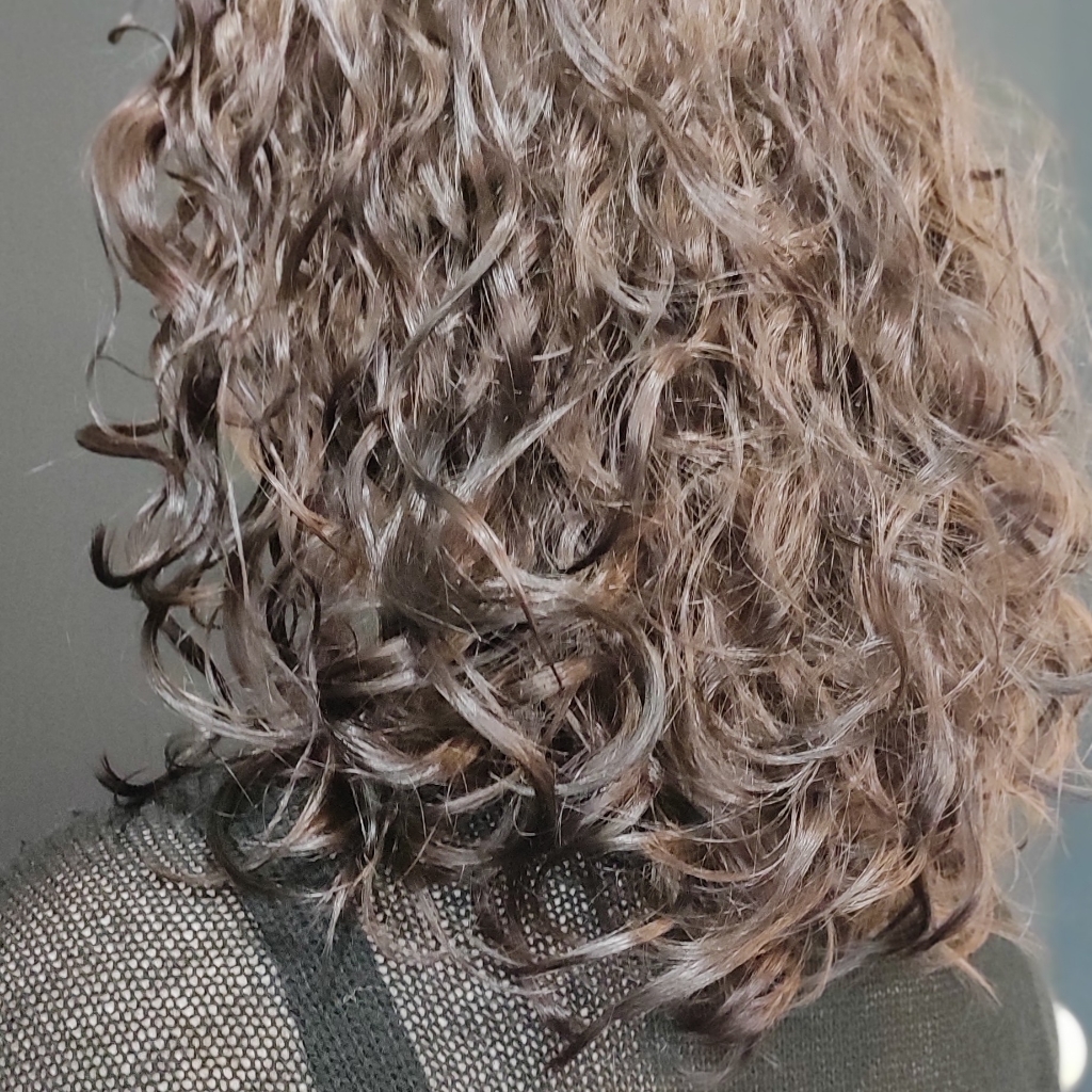 Долговременная укладка средние волосы (стрижка включена)