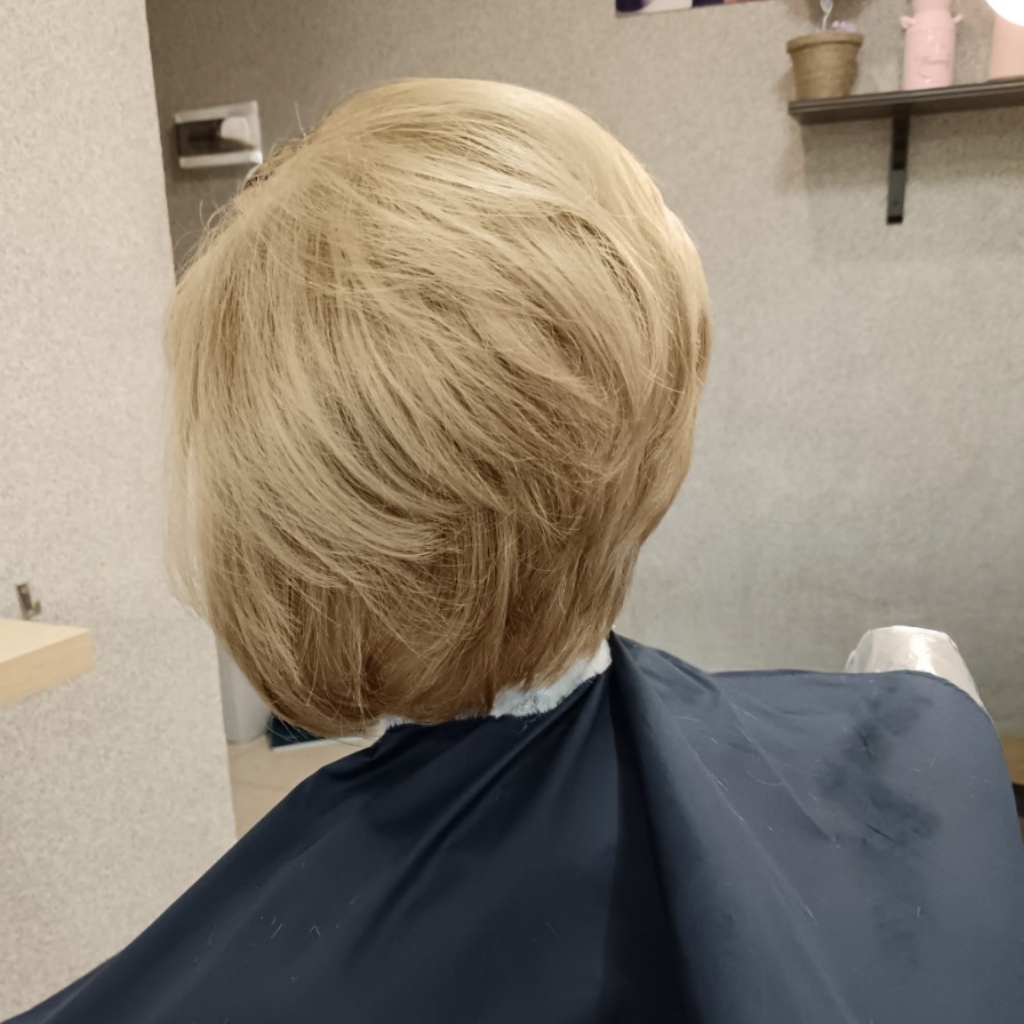 Стрижка женская , средние