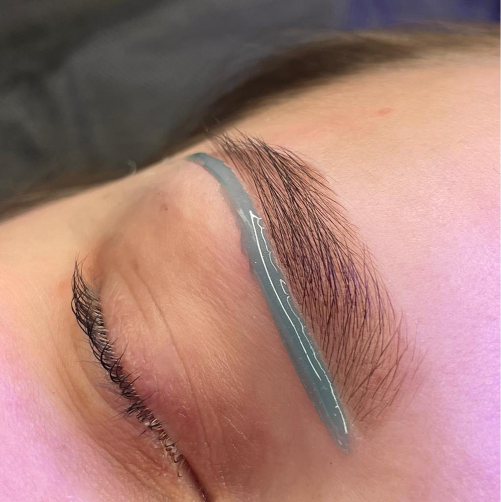 Коррекция воском, пинцетом