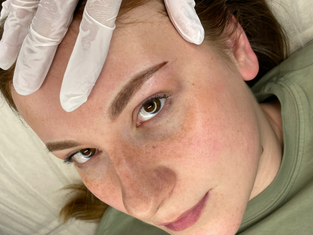 Коррекция перманентный макияж бровей