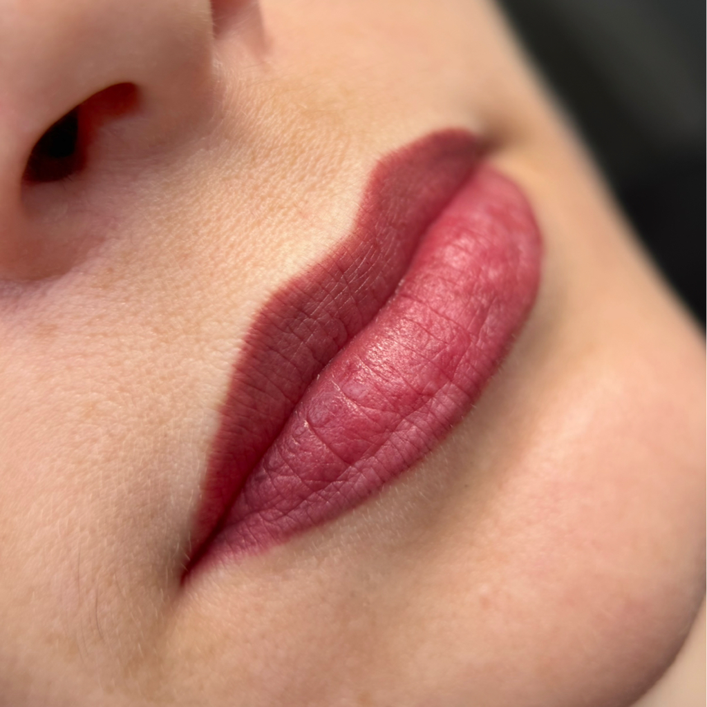 Перманентный макияж губ