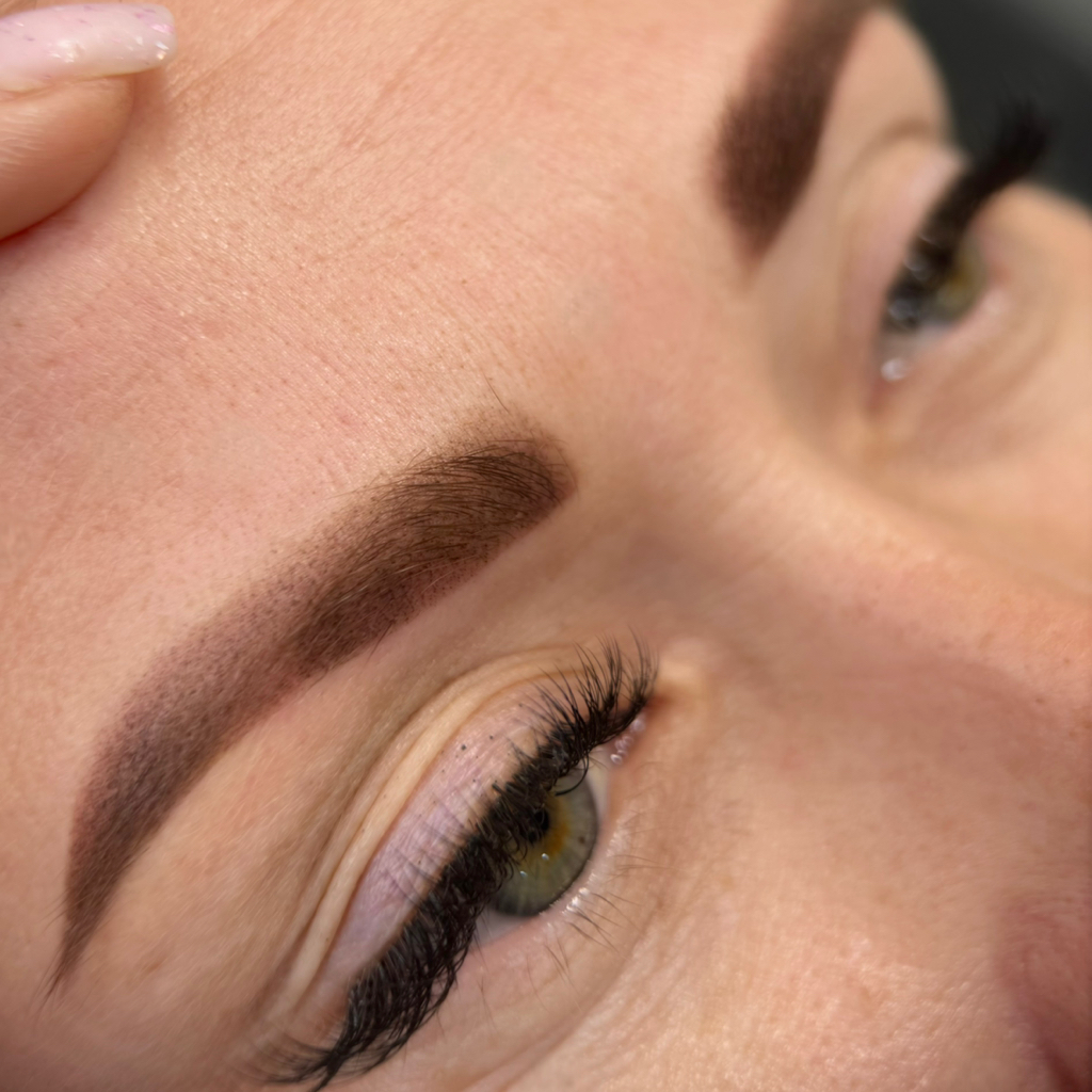 Перманентный макияж бровей