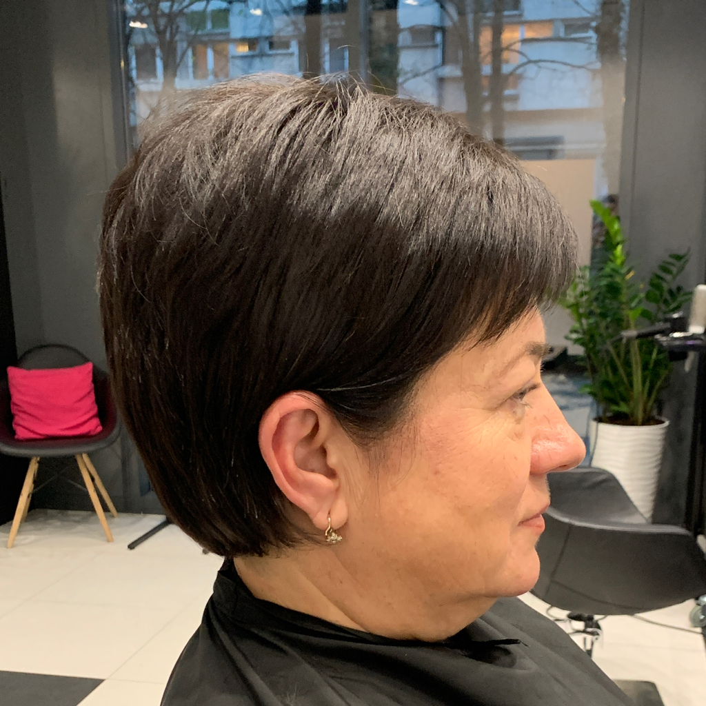 Класичне фарбування або тонування 1 довжина; коротке волосся