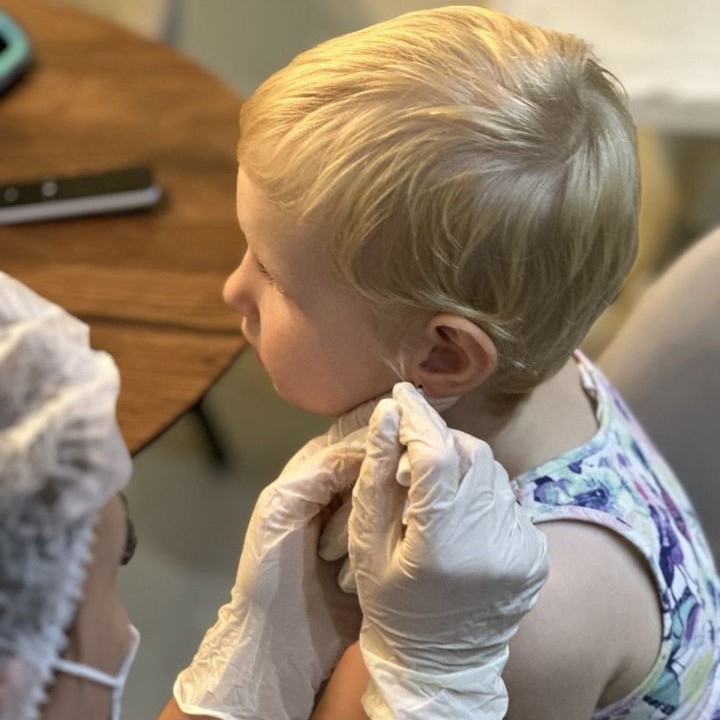 Пирсинг двух мочек ушей системой 75