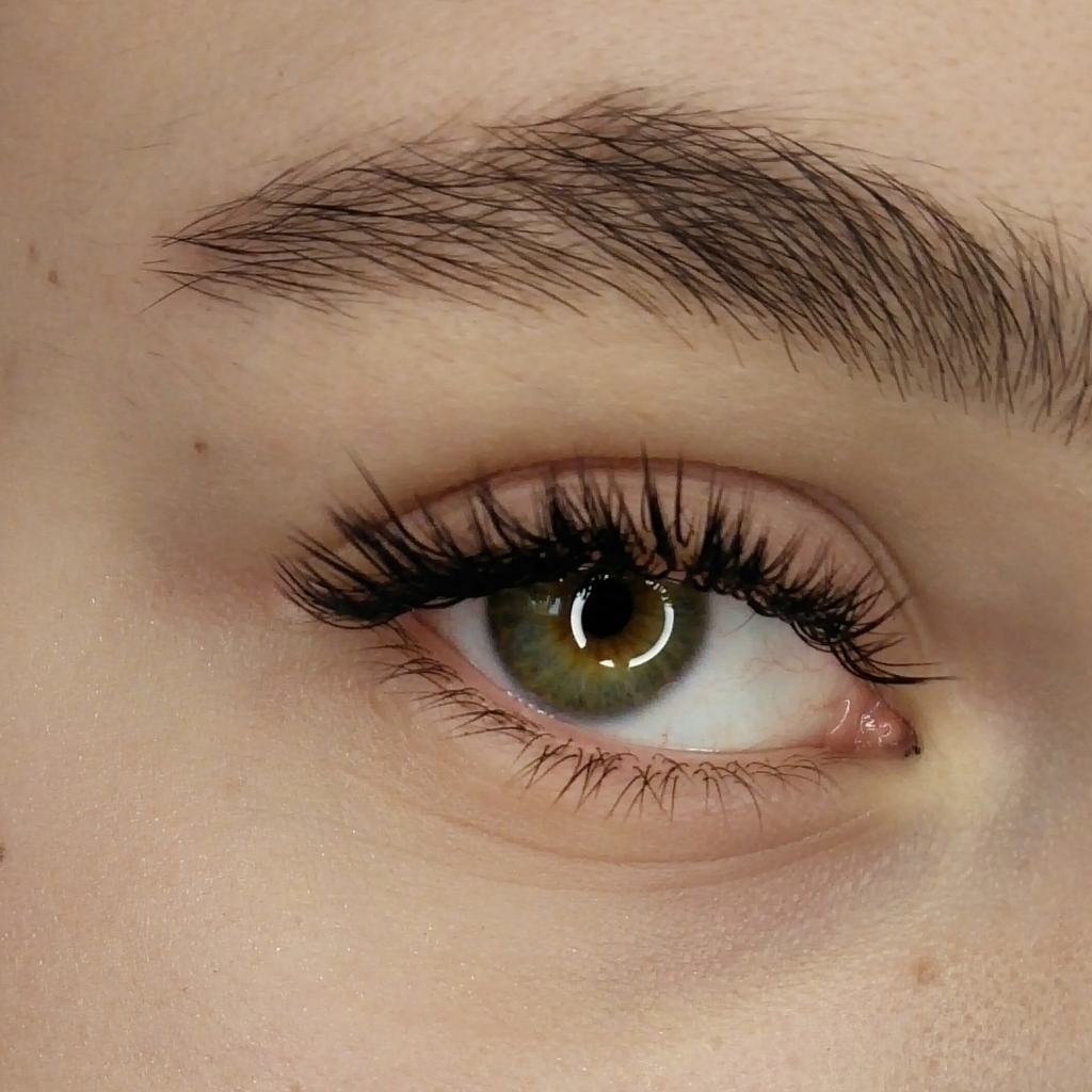 Наращивание ресниц 2,5 D