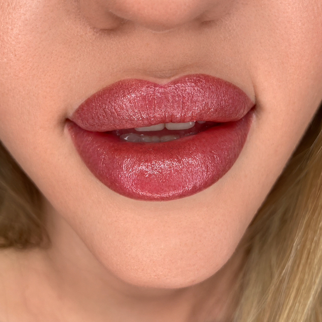 Перманентный макияж губ (помадный прокрас)