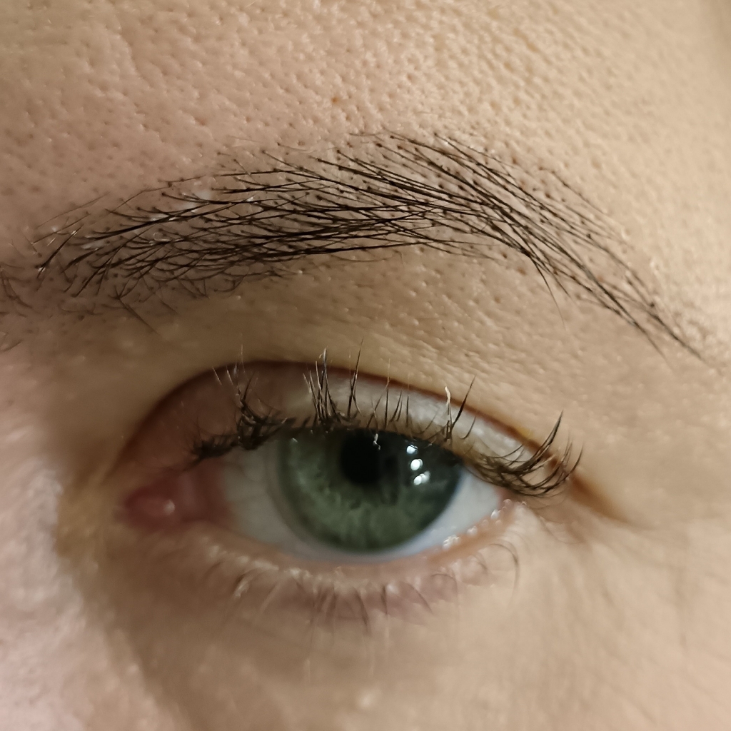 Коррекция бровей