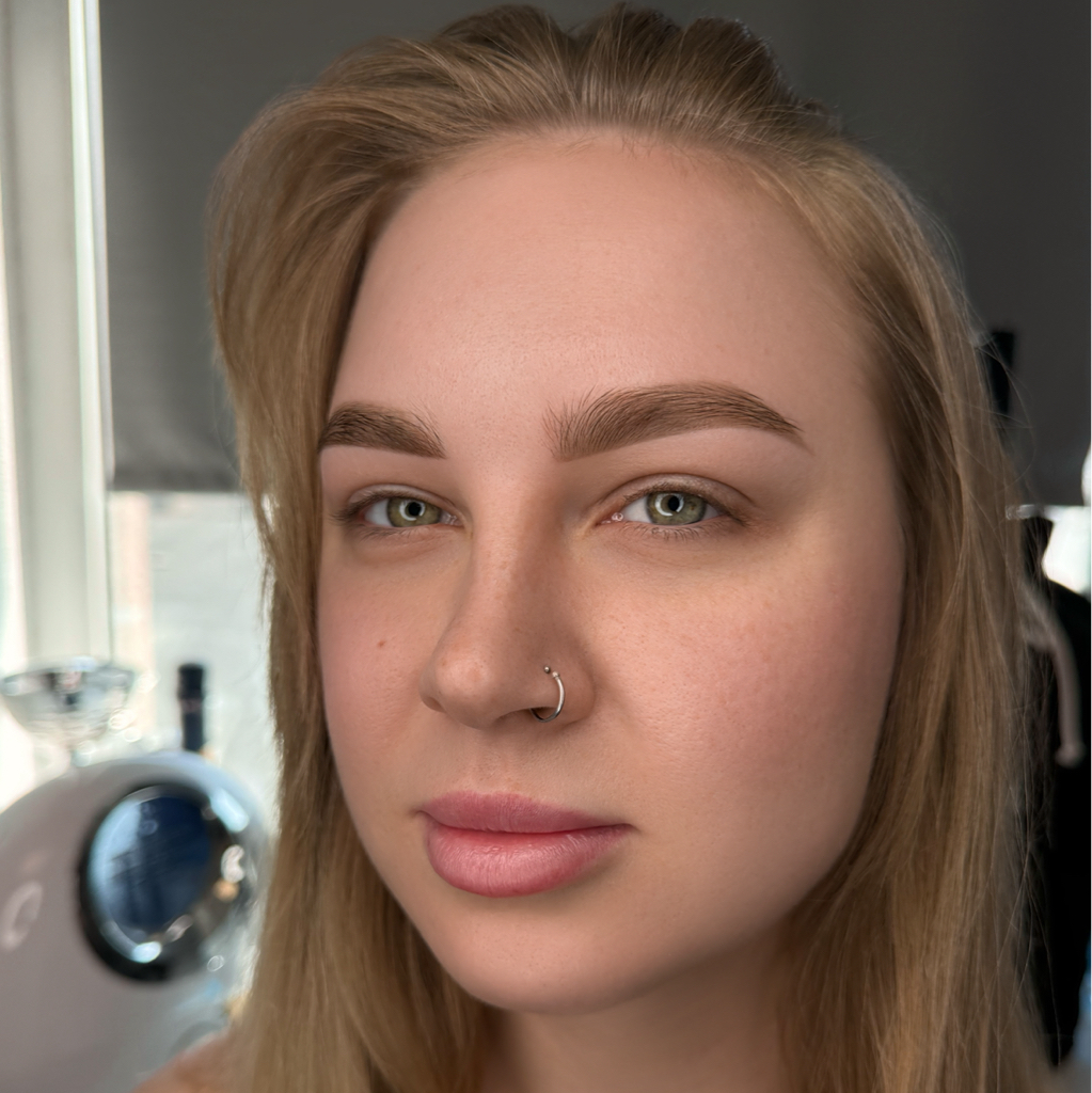 Коррекция и окрашивание бровей