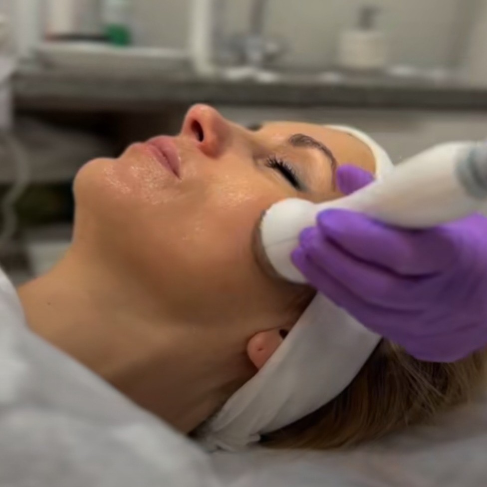 Глубокое увлажнение и питание кожи без инъекций  (лицо + шея + декольте)