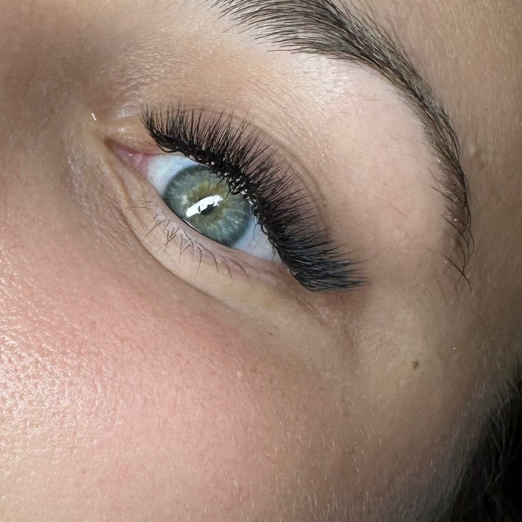 Наращивание ресниц 3D