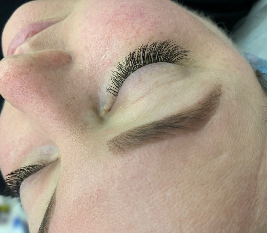 Наращивание ресниц(классика)