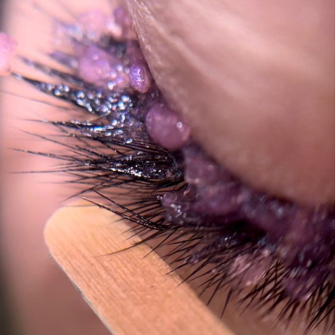 СНЯТИЕ НАРАЩЕННЫХ РЕСНИЦ