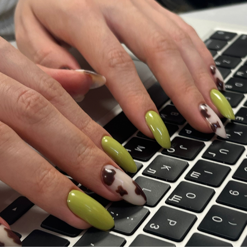 Маникюр с однотонным покрытием и дизайн