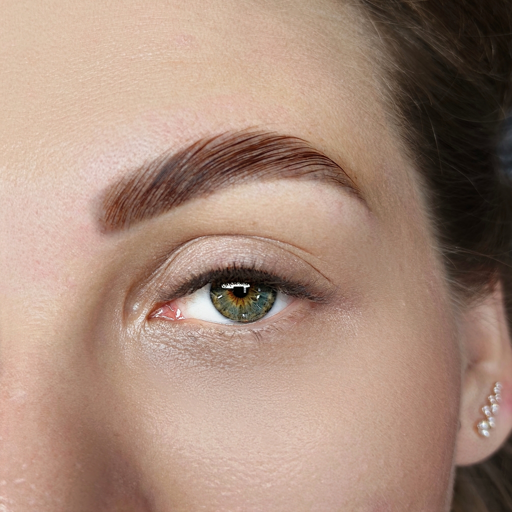 Наращивание ресниц+оформление бровей