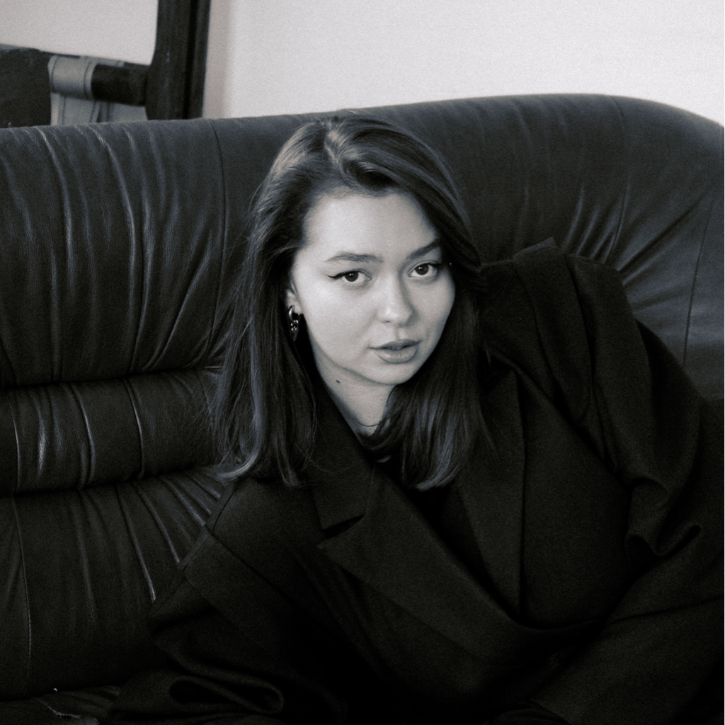 Мытье головы шампунем клиента и сушка феном