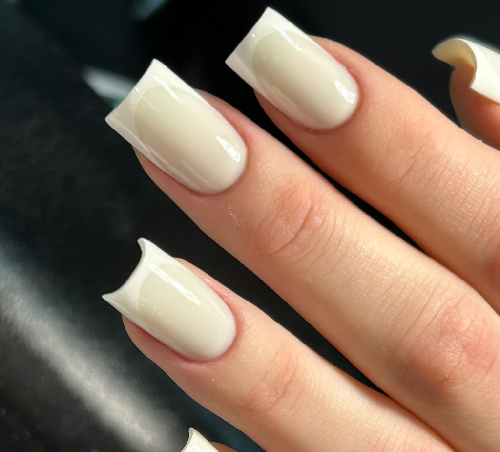 Маникюр с покрытием гель-лак/френч