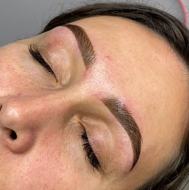 Долговременная укладка бровей (окрашивание и коррекция входят в стоимость)