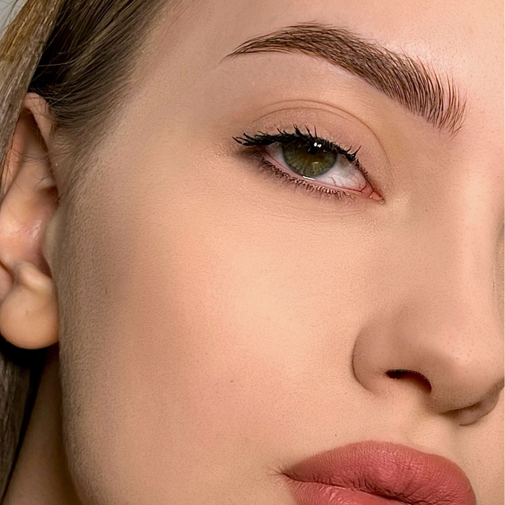 Коррекция и окрашивание бровей