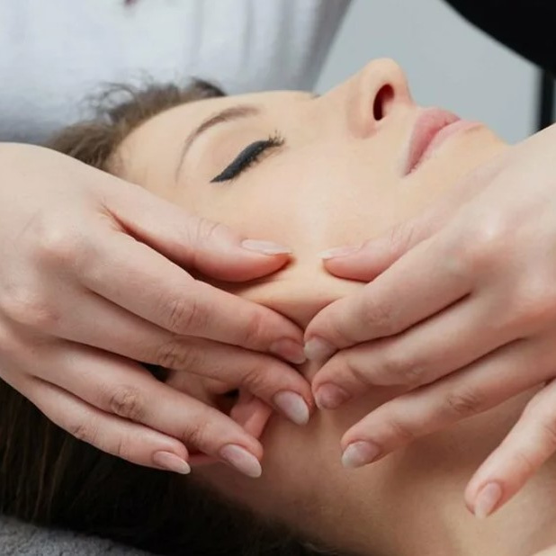 Скульптурный массаж лица