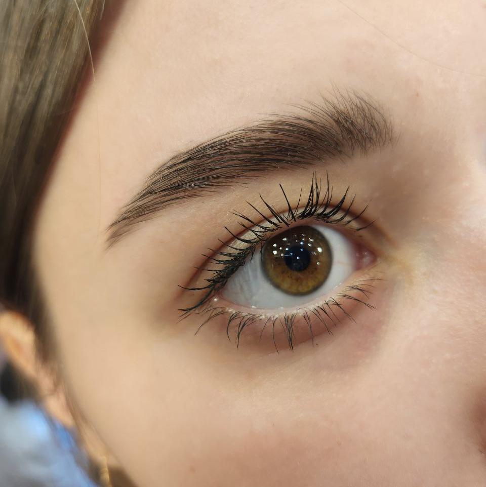 Коррекция бровей