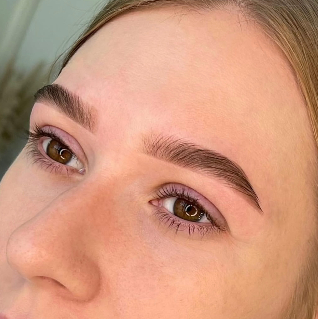 Оформление и окрашивание бровей