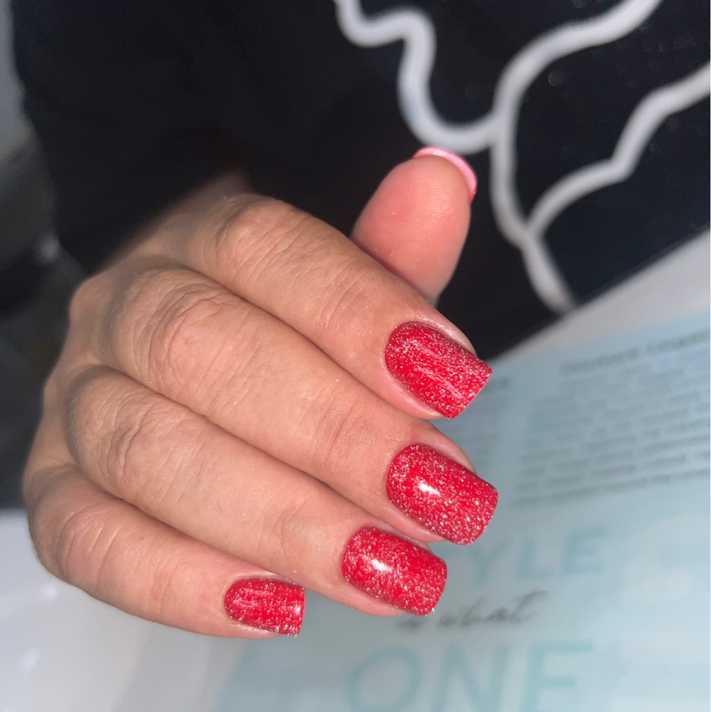 Маникюр с покрытием гель-лак