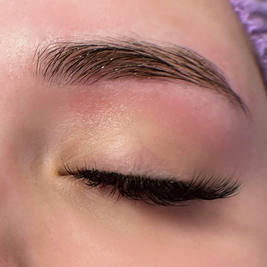 Окрашивание бровок