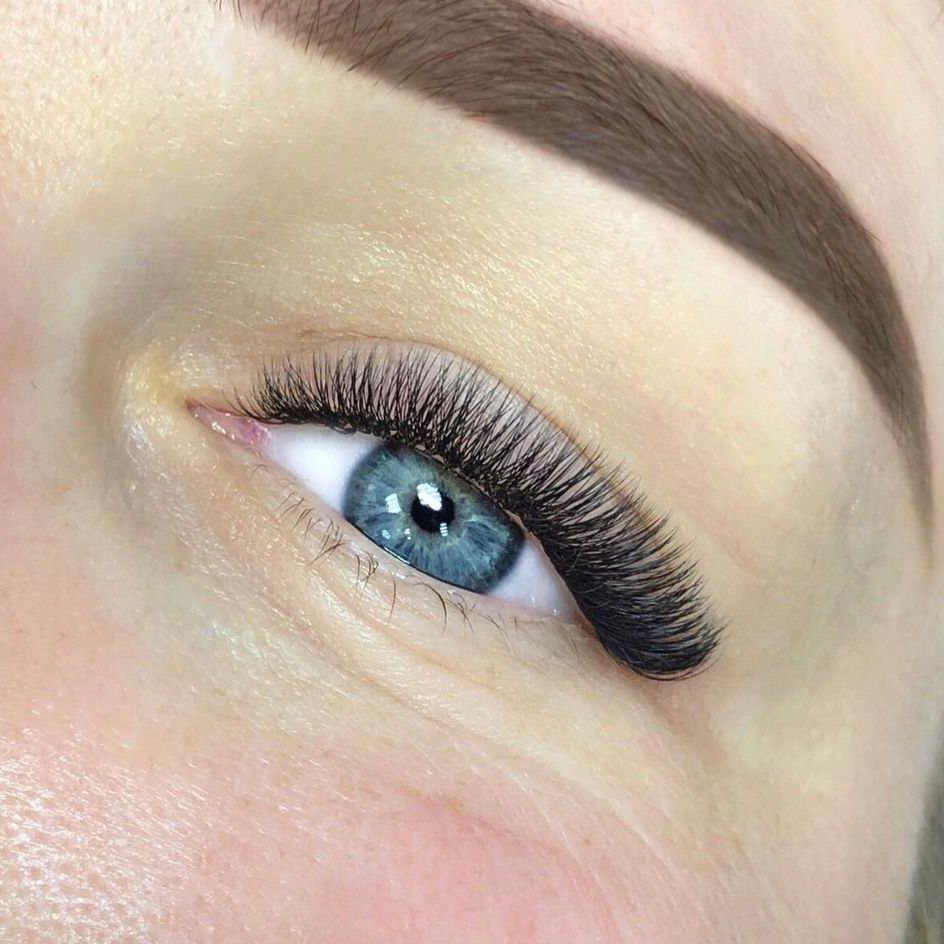 Коррекция наращивания ресниц 3Д