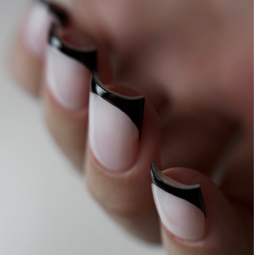 Маникюр(Френч+четкий квадрат) Входит:снятие,маникюр,достраивание квадрата,френч