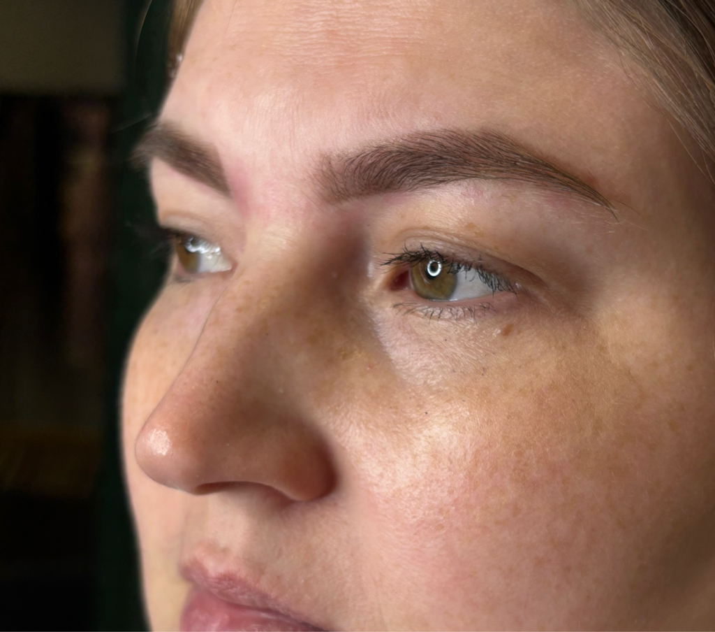 Окрашивание бровей