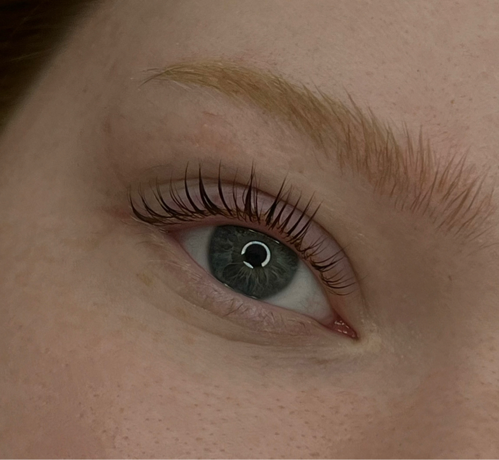 Ламинирование верхних ресниц