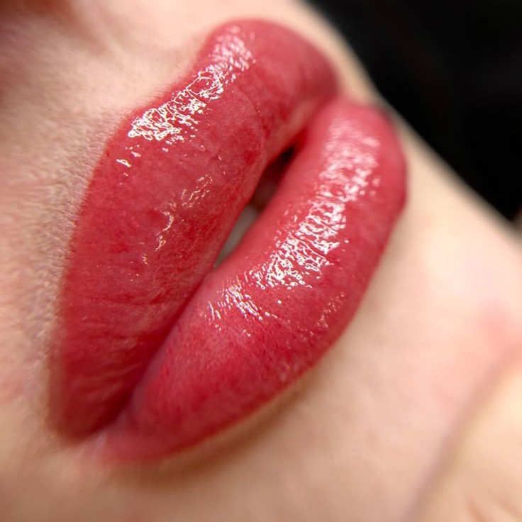 Акварельное напыление губ