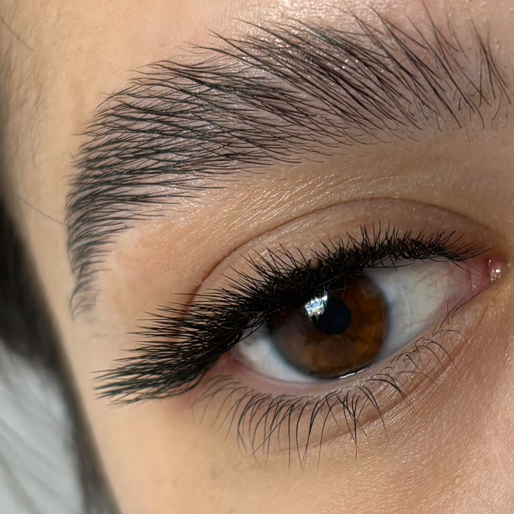 Наращивание ресниц 3D