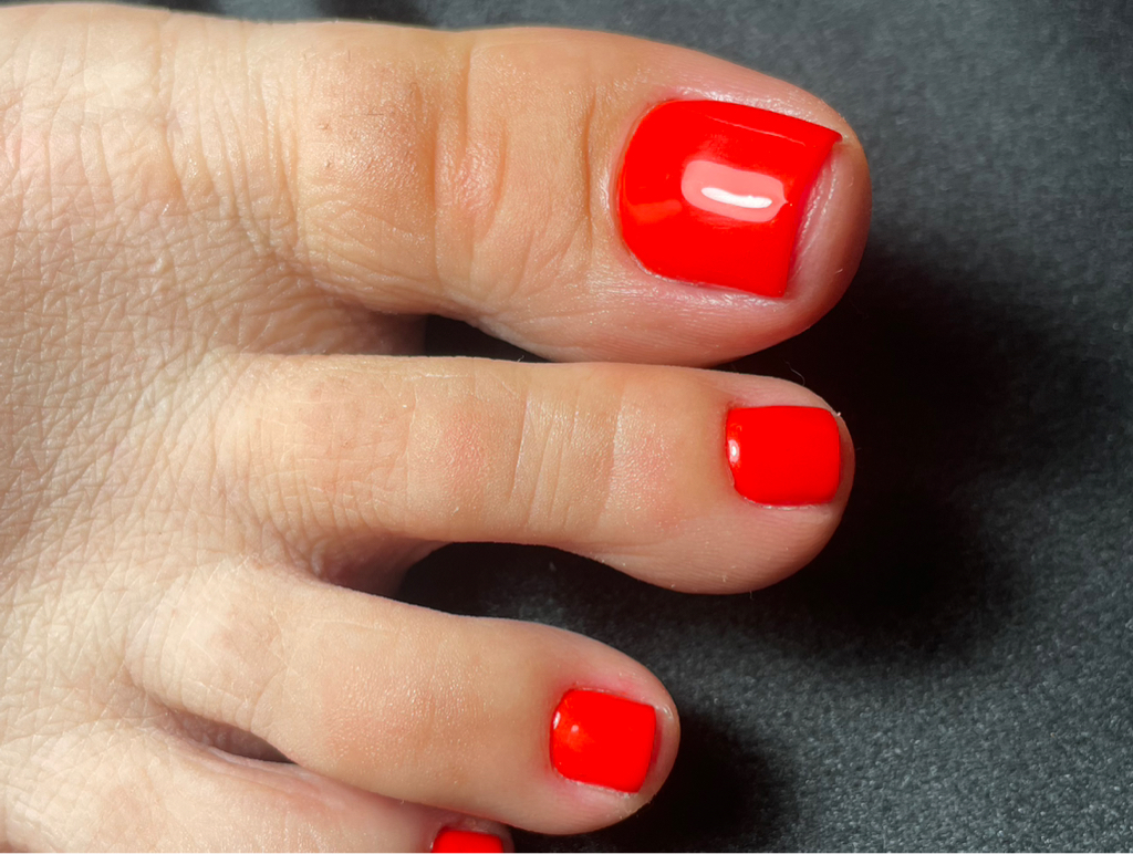 Комбинированный педикюр с покрытием гель-лак