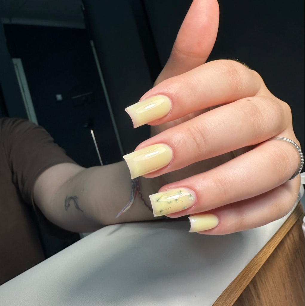 Маникюр с покрытием