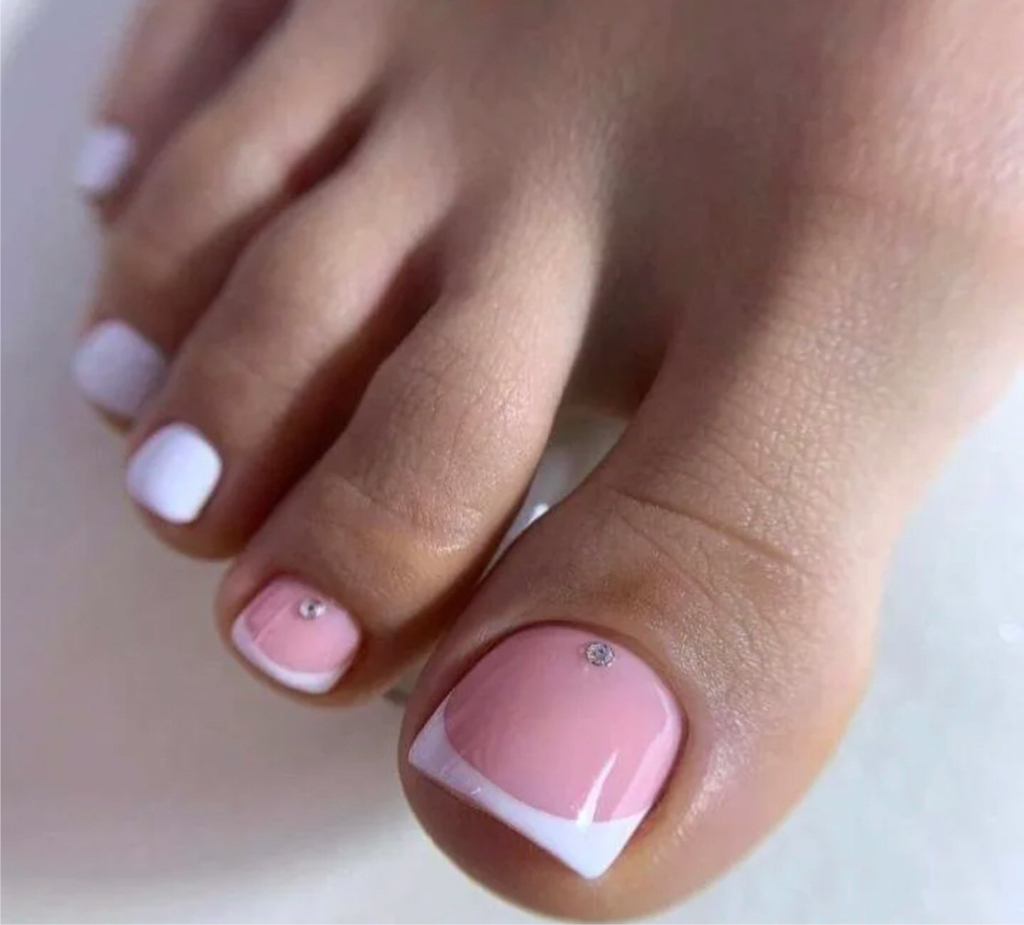 Педикюр с покрытием гель-лак «French»