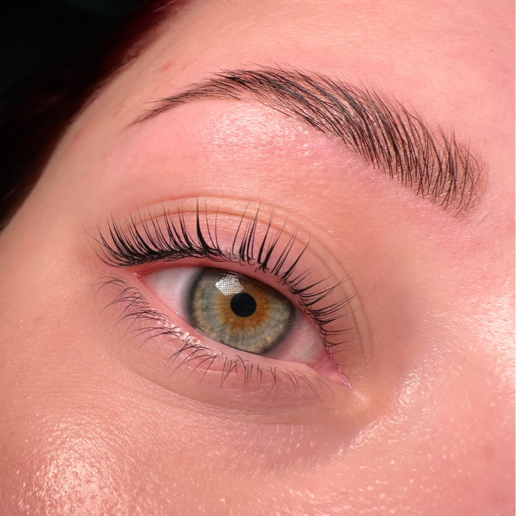 Комплекс Ламинирование ресниц/Ламинирование бровей (коррекция и окрашивание)