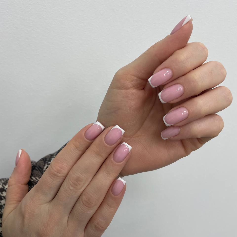 Маникюр с покрытием гельлак Френч