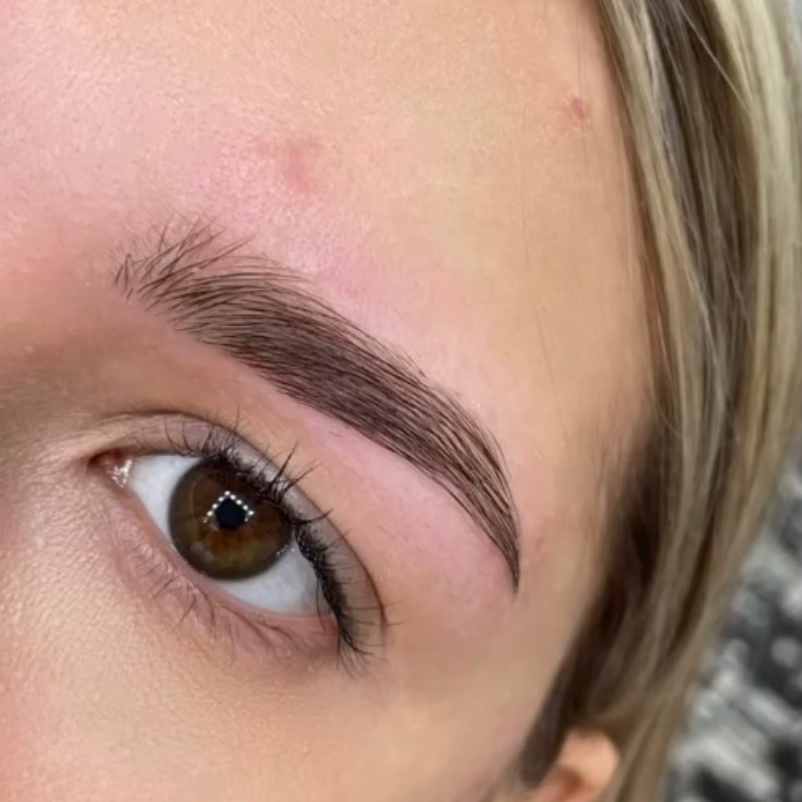 Коррекция бровей