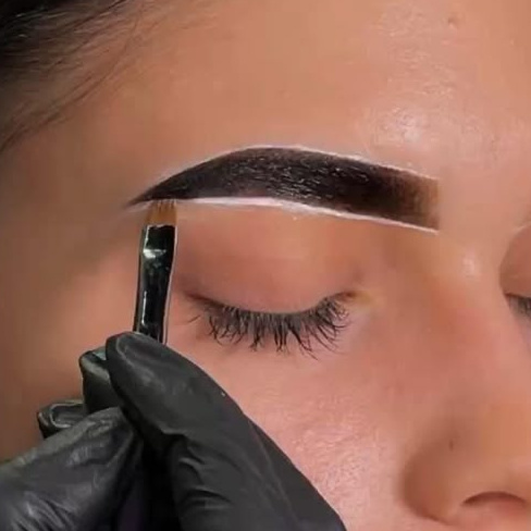 Окрашивание и коррекция бровей